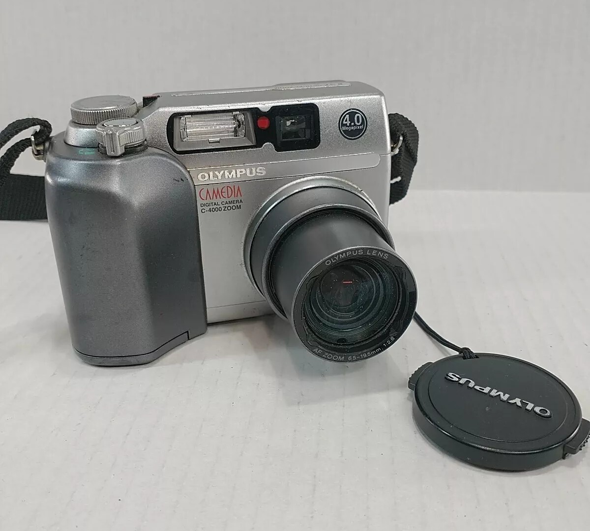 Olympus Camedia C-4000 Zoom 4.0MP Digital Camera Silver Fully