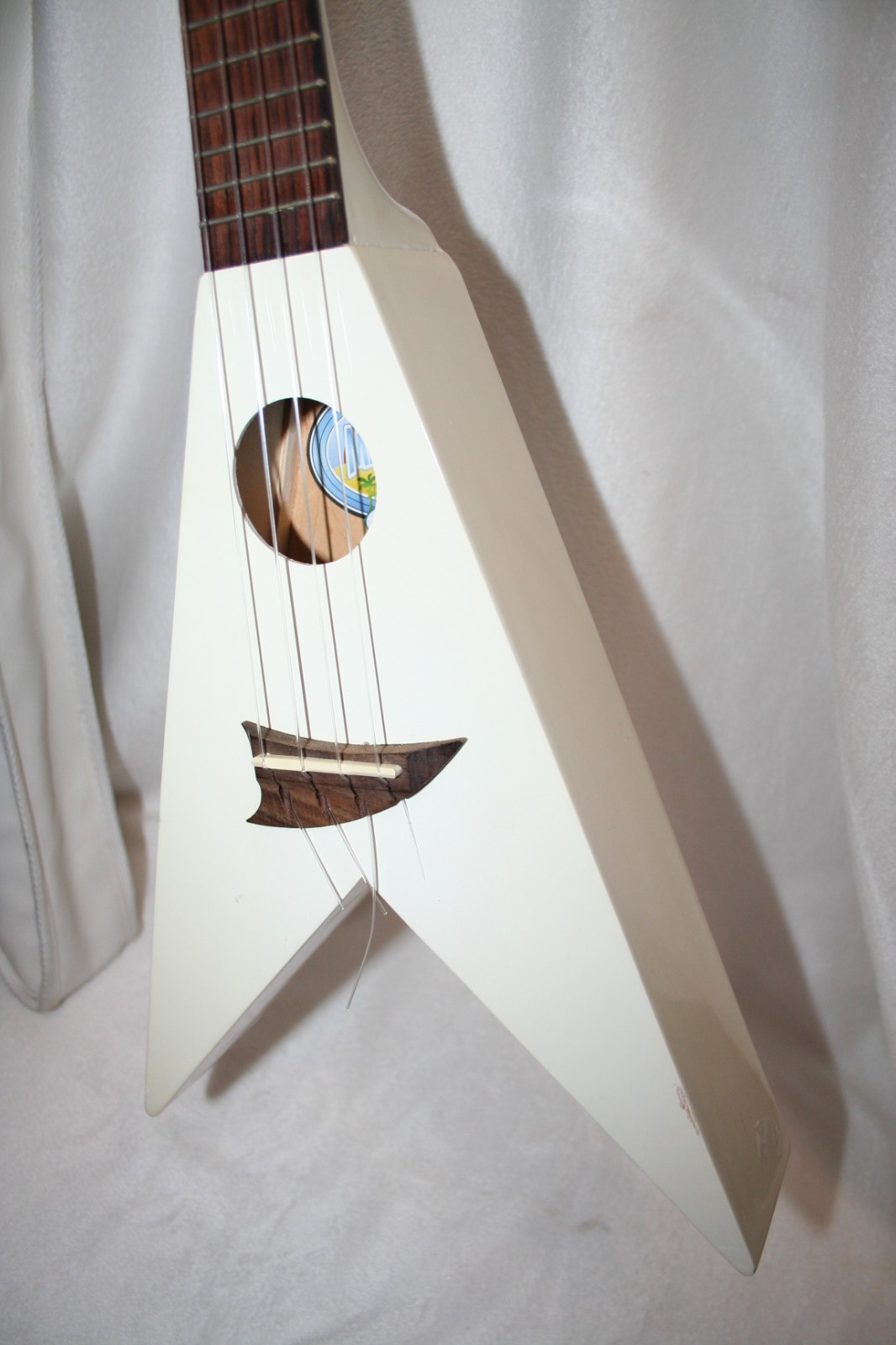 VINTAGE RARE FLYING V SOPRANO UKULELE GLAM ROCK SPACE AGE UNIQUE ACOUSTIC GUITAR