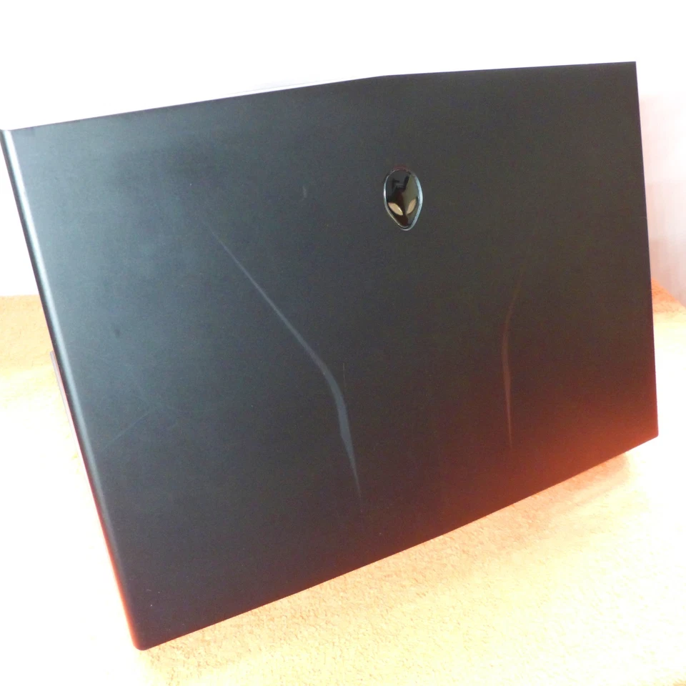 XXL SET Alienware M14x R1 14 Zoll Netbook I Windows 10 PRO SSD l 16GB RAM NEU - Bild 2 von 4
