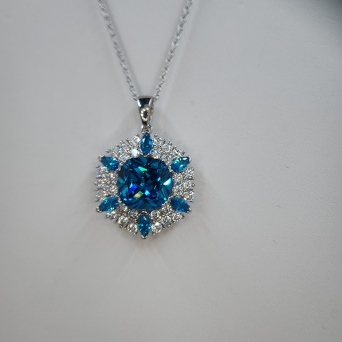 Medallón/collar redondo de circonita cúbica azul y circonita cúbica blanca, plata de ley - Imagen 2 de 5