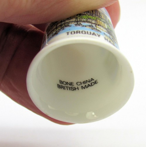 COLLECTABLE BONE CHINA THIMBLE 'TORQUAY HARBOUR' DEVON - Picture 4 of 4