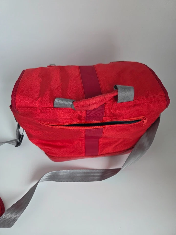 Дорожная сумка-мессенджер Kurgo для перевозки красных собак со светоотражающей отделкой и ремнями - Изображение 3 из 4