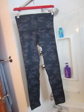 NWOT women's active wear leggings Spanx Size M camouflage black/gray