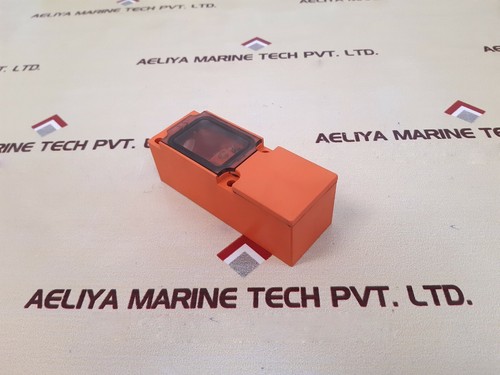 Schmersal ifl 20-333-11pk inductive proximity switch - Picture 2 of 4