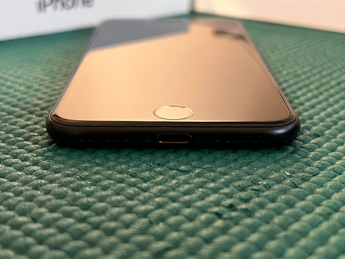 Apple iPhone SE 3rd Generation 64GB Midnight (Unlocked) A2595
