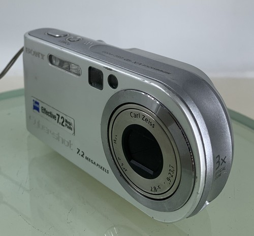 Sony Cyber-Shot DSC-P200 7.2MP DIGITALCAMERA + CHARGER + WIRE + BOX TESTED - 340 - Picture 3 of 8
