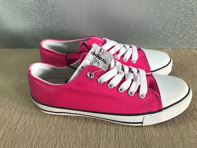 BNWT Older Girls or Ladies Sz 6 Rivers Doghouse Brand Pink Checked Canvas Shoes BNWT Older Girls or Ladies Sz 6 Rivers Doghouse Brand Pink Checked Canvas Shoes