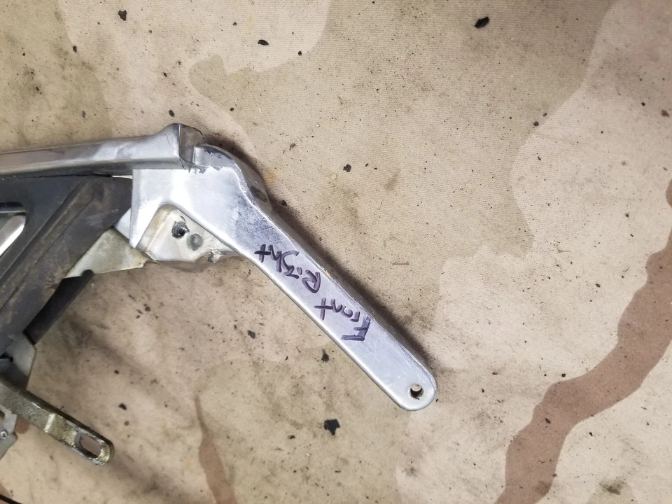 Cadillac Fleetwood Brougham 1966 pasajero derecho puerta delantera ventana de vela OEM Foto 3 de 4