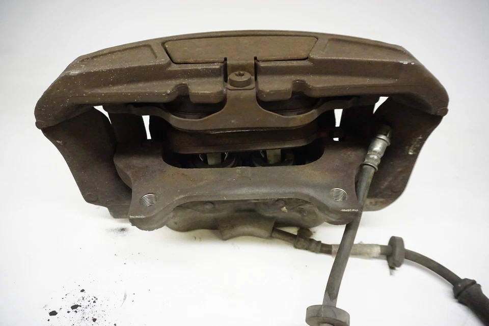 ОРИГИНАЛЬНЫЙ СУППОРТ ПЕРЕДНЕГО ПРАВОГО ПАССАЖИРСКОГО БОКОВОГО ТОРМОЗА AUDI A6 QUATTRO 2012–2018 годов выпуска - Изображение 2 из 3