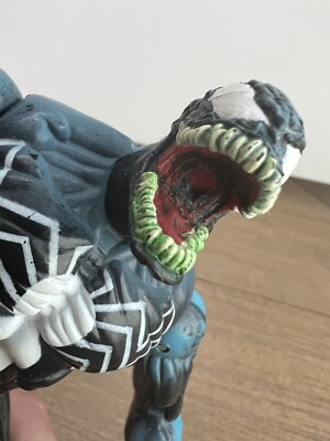 Marvel Legends Venom action Figure Toybiz 2002 READ