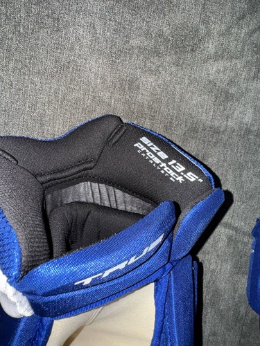 Neu True Catalyst 9x Pro Stock Handschuhe 13,5 Toronto Maple Leafs - Bild 3 von 4