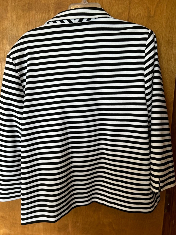 Alfred Dunner Size 14 Black And White Button Up Striped Jacket - Image 2 of 4