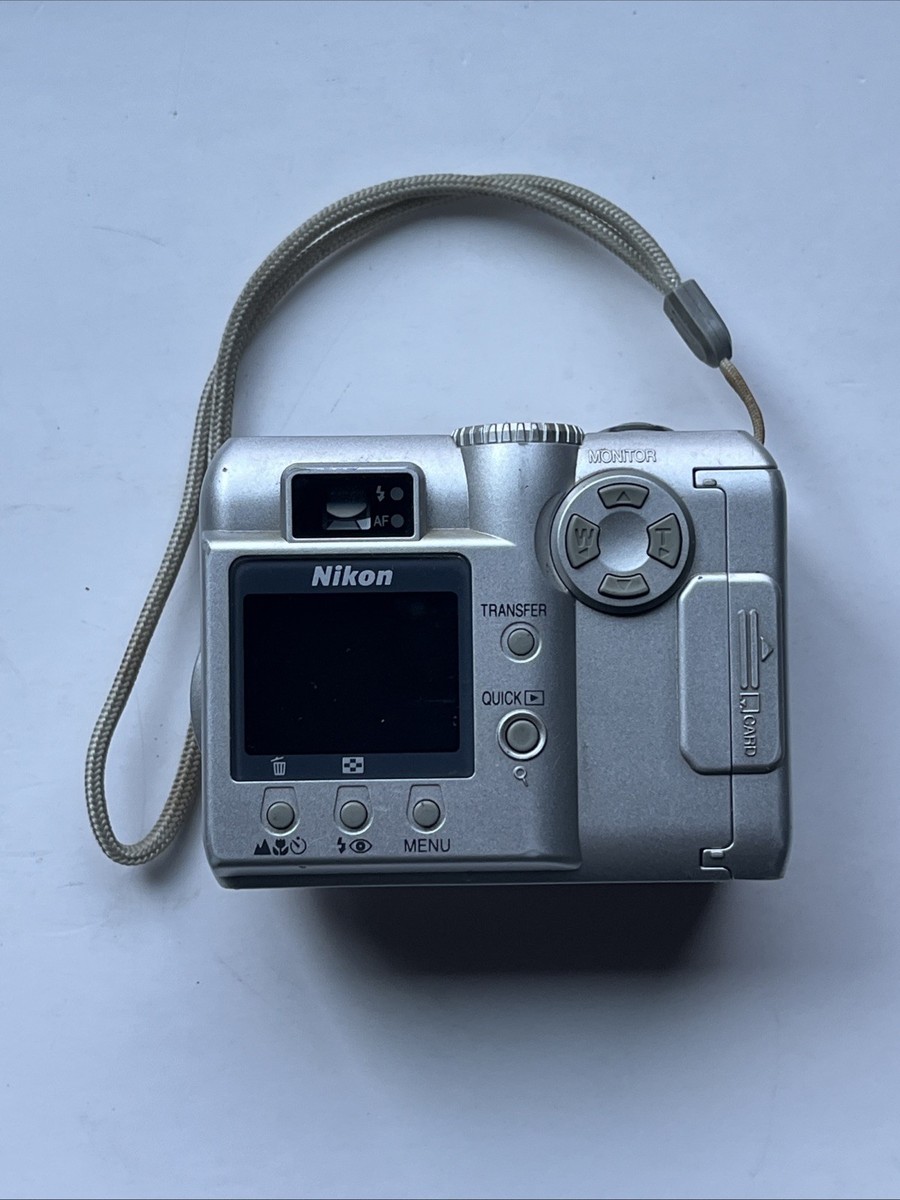 Nikon COOLPIX 775 2.0MP Digital Camera - Silver, Point & Shoot