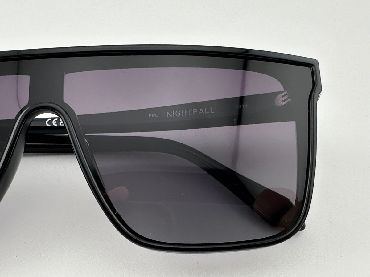 QUAY Unisex Nightfall Sunglasses Flat Top 1212 Polarized Smoke Lens & Case Quay Nightfall 1212 Flattop Sunglasses Tortoise Polarized  main image 3