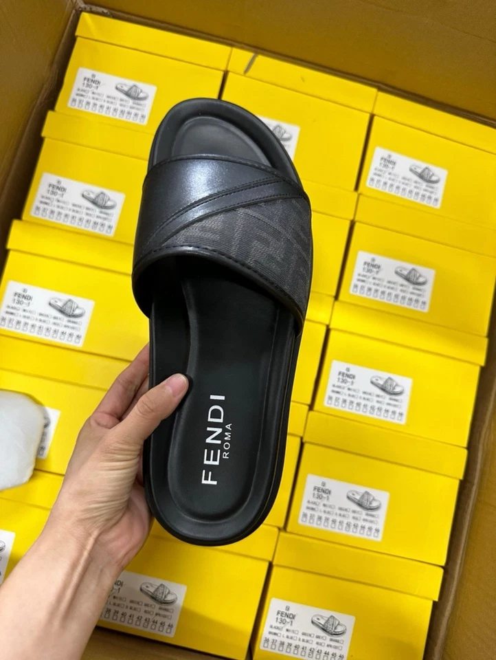 Claquettes Fendi Noir, plusieurs taille disponibles - Photo 2/4