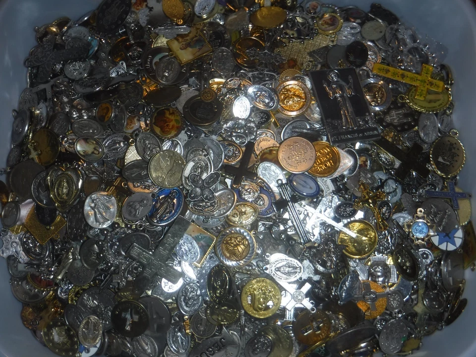 Lote Medallas Religiosas Católicas, Lote Medallas Católicas Cuarto de Libra - Imagen 2 de 4