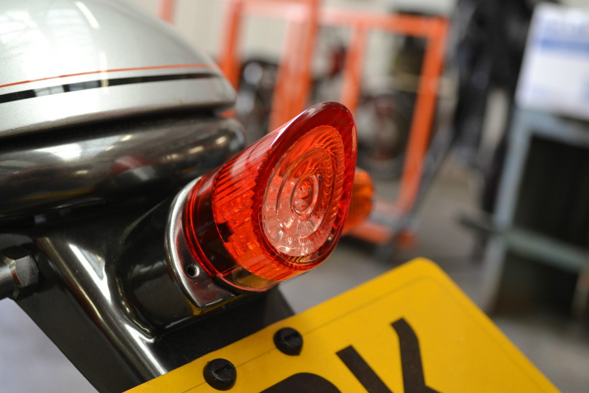 Classic Chrome Cafe Racer Brat Style Tail Light – Emgo Universal Vintage Scrambler