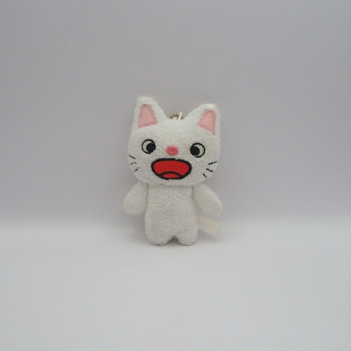 JK18 JUNK White Cat Non-tan Nontan Keychain 4