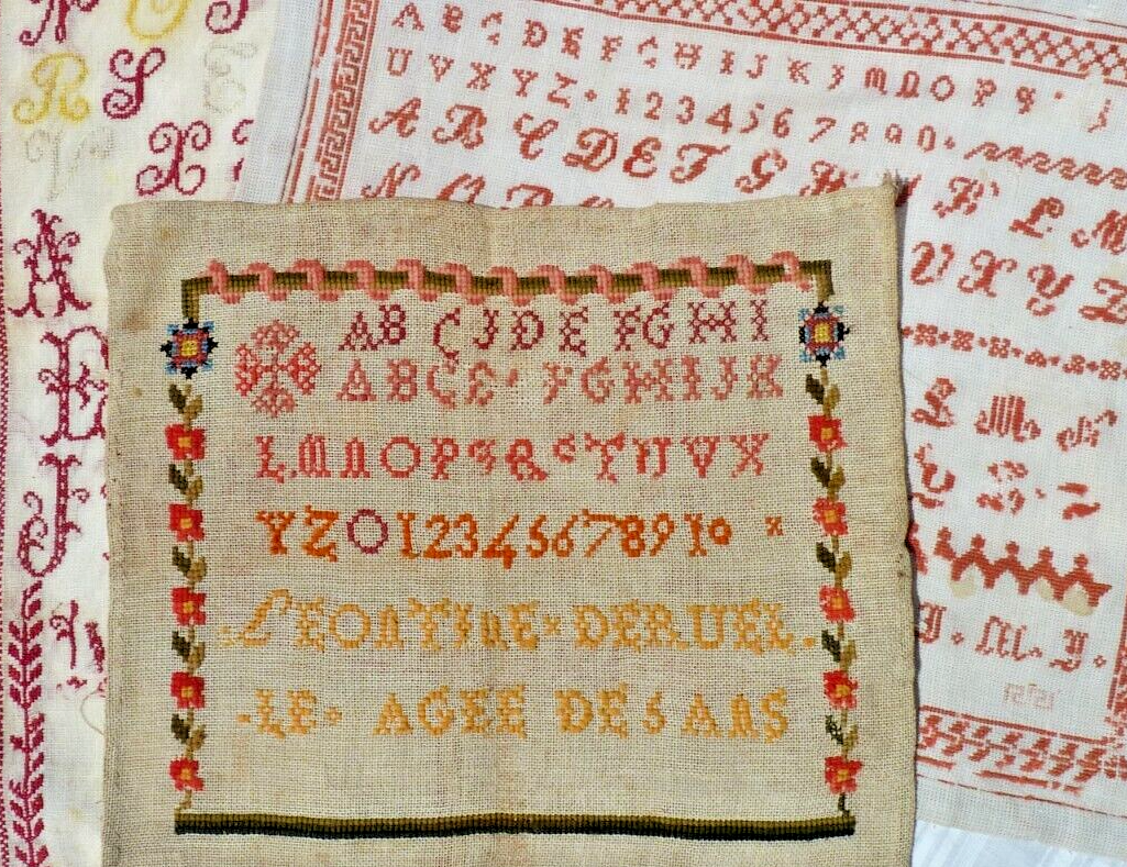 Grand Abécédaire Ancien 1885 – Broderie Point De Croix Rouge, 41,5x32 Cm (prix Réduit)