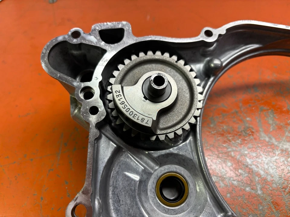 69 hrs Inner Clutch Cover with Water Pump Balancer 2014 KTM 500 EXC F 2012-2016 - Image 3 of 4
