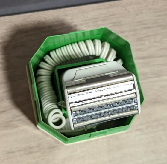 Vintage Lady Remington Smooth And Silky Electric Shaver Model 6M2L1