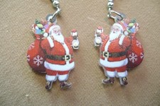 NWOT- DANGLE CHRISTMAS SANTA CLAUS, PRESENTS ACRYLIC HOLIDAY PIERCED EARRINGS
