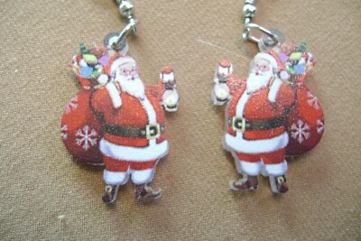 NWOT-  DANGLE CHRISTMAS SANTA CLAUS, PRESENTS ACRYLIC HOLIDAY PIERCED EARRINGS