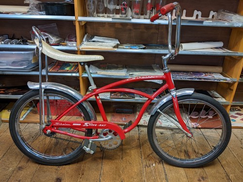 red schwinn stingray