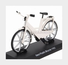 Edicola Amsdb058 Bicycle - Itera Plastic Bicycle 1982 - White Black - 1/15