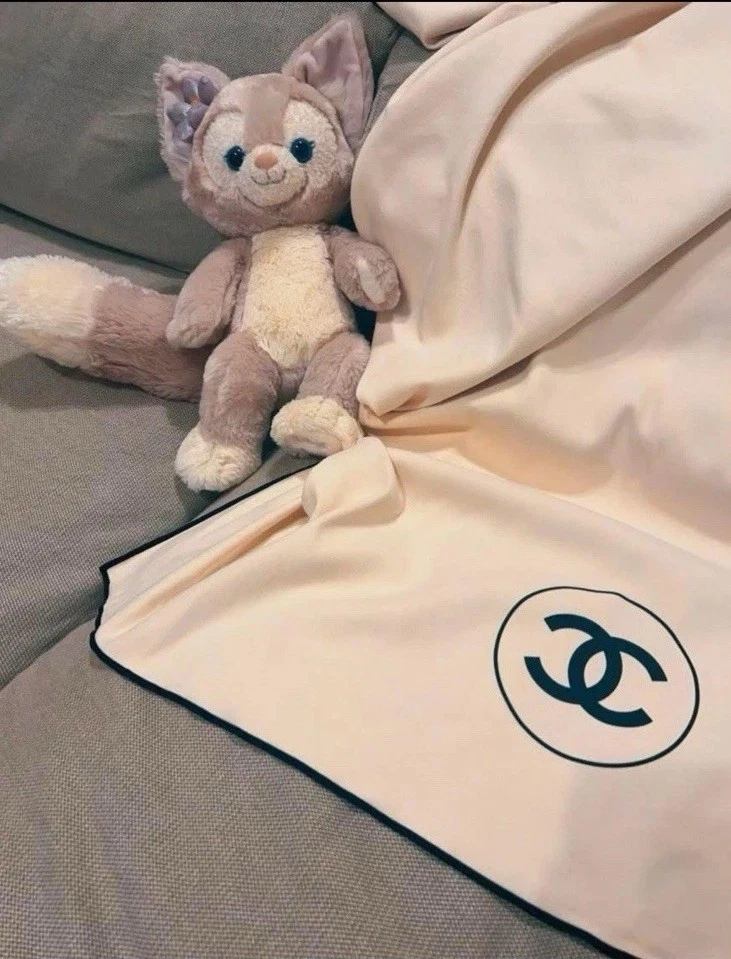 Chanel Beaute Logo Throw Blanket with Travel Pouch Beige Travel GWP NIB - Image 2 of 4