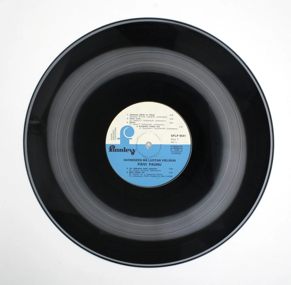 1973 Signed Finnish Pop Päivi Paunu Huomiseen Mä Luotan Vieläkin SFLP 9541 - Image 4 of 4