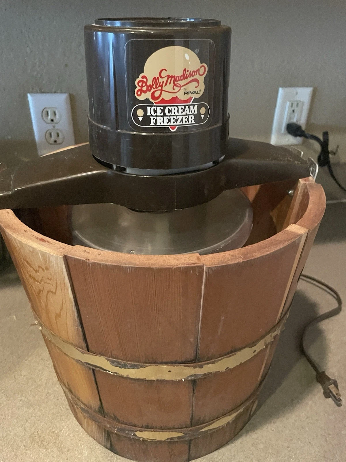 Vintage Rival Dolly Madison 4 Qt Electric Ice Cream Freezer Wooden Bucket
Opens in a new window or t