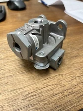 910037 - Bendix QR-1C Series 1/4-18" NPT Supply Port Air Brake QR Valve