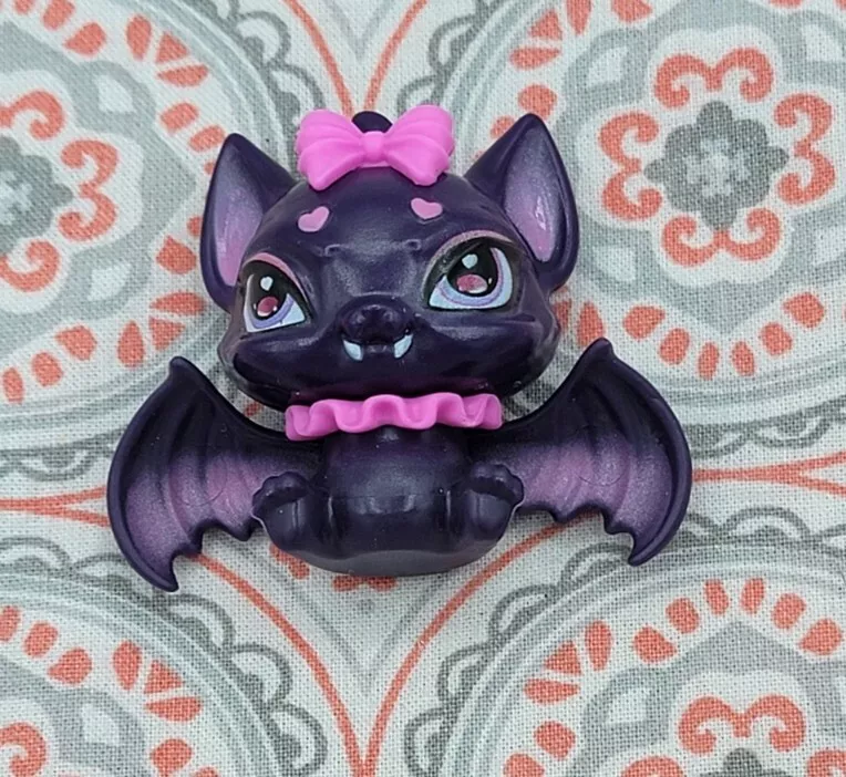 Monster High Draculaura Doll with Pet Bat-Cat Count Fabulous and  Accessories