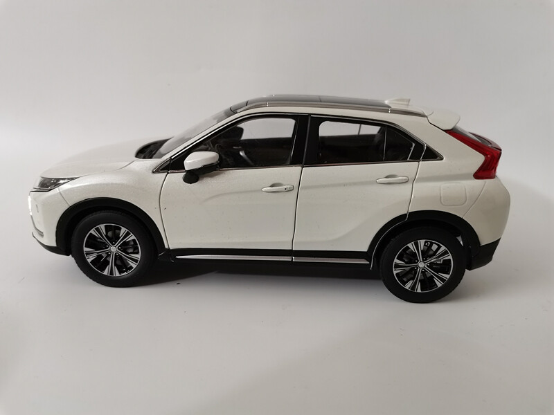305-109 三菱 1/18 エクリプス クロス  ホワイト 1/18 Mitsubishi ECLIPSE CROSS Diecast Model Car Toy Gifts Display