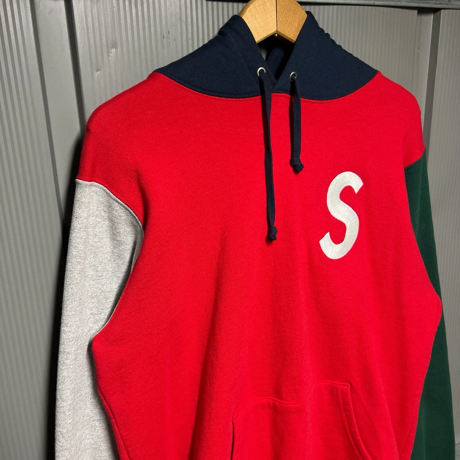 Felpa con cappuccio Supreme S logo colorblocked taglia M rossa SS19 SS19SW22
