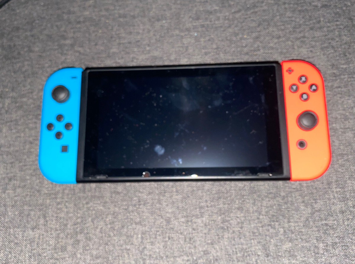 Nintendo Switch 本体 Joy-Con付（赤/黒）HAC-001 s-l400.jpg