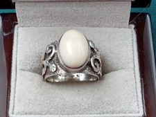 Sterling Silver Ring w. Cabochon White coral Gemstone Oval Setting: Size 7.75