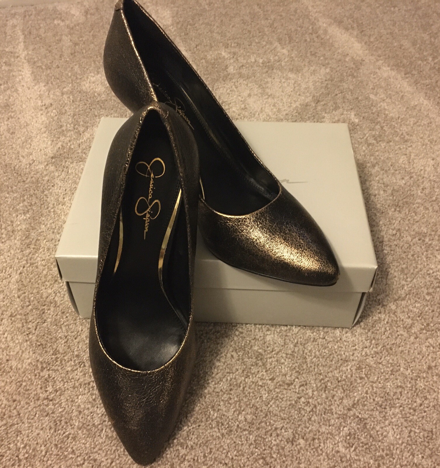 jessica simpson black pumps