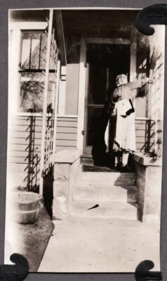 PHOTOGRAPH 1920'S WOMEN'S DRESS FASHION CAST-IRON MAIL-BOX DES MOINES IOWA PHOTO