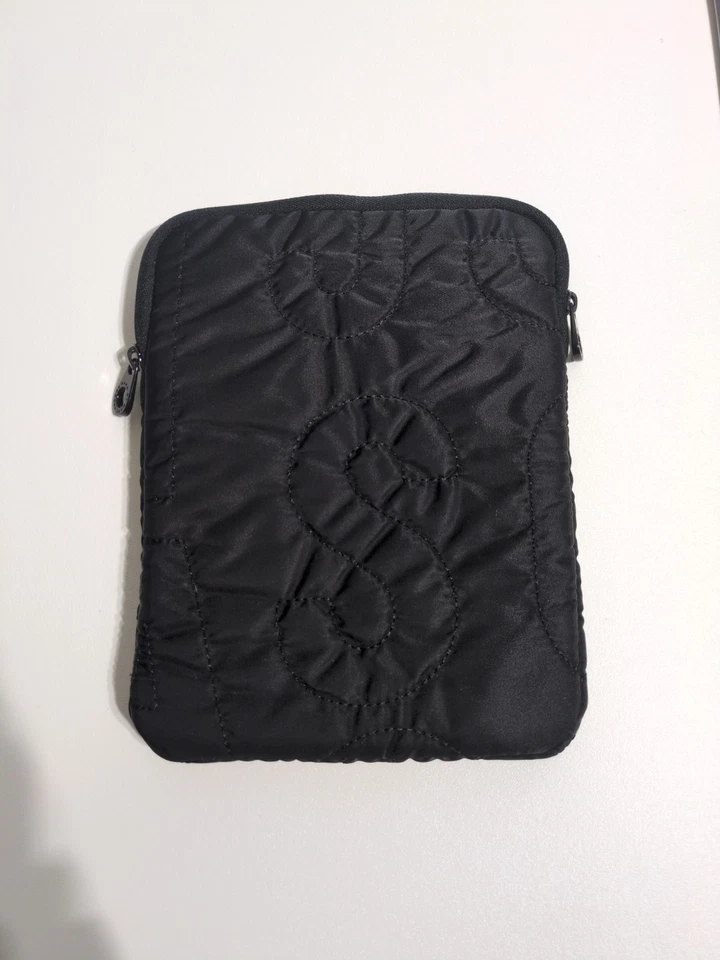Funda técnica para tablet Marc By Marc Jacobs negra con cremallera bolsa acolchada de nailon  Foto 2 de 4