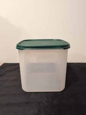 Tupperware 17 cup square storage container with Green lid  #1621 & #1623