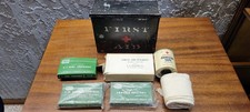 Ancienne trousse de premiers secours militaire croix rouge - boite métal avec son contenu