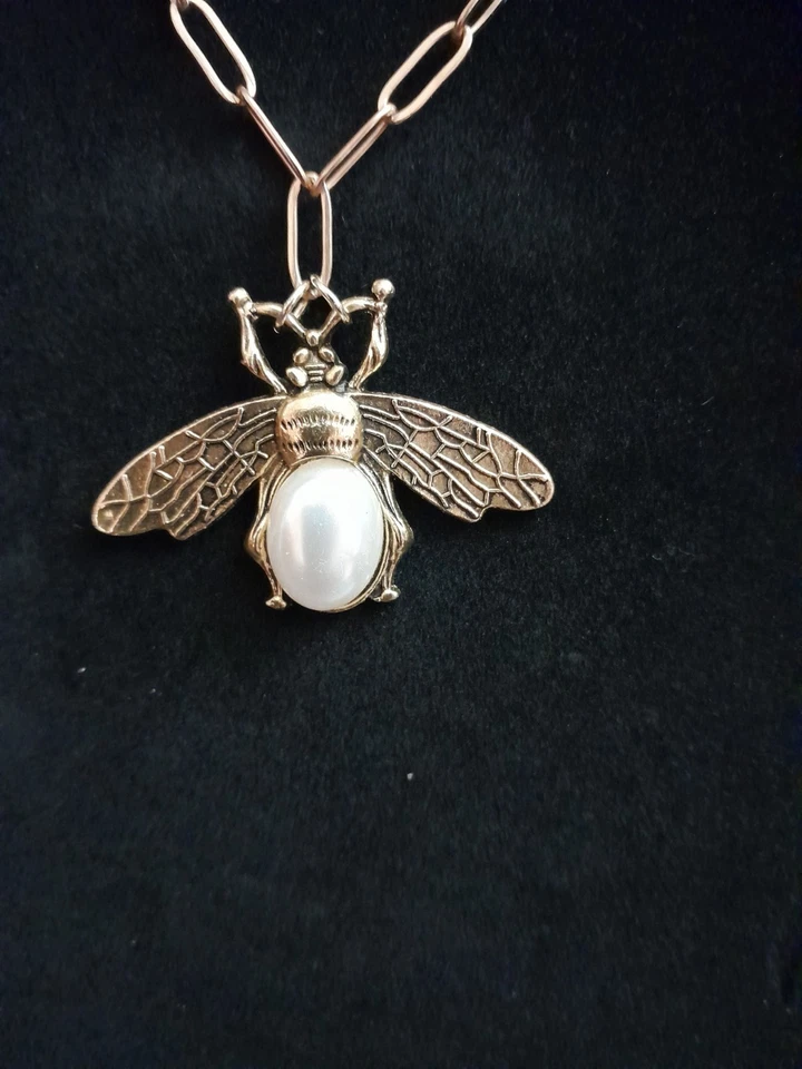 lindo abejorro dorado sin cuello con piedra perla sintética  Foto 2 de 2