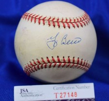 Yogi Berra Cards, Rookie Cards and Memorabilia Guide 33