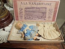 French crumb - antique doll in box SAMARITANE with keychain.