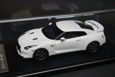 HPI hpi8414 1/43 NISSAN GT-R R35 NISMO CLUB SPORT White Model Car