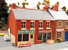 * 1/76 OO * Wills Craftsman Series * Semi Detached Fruit & Book Shops * CK 18 *