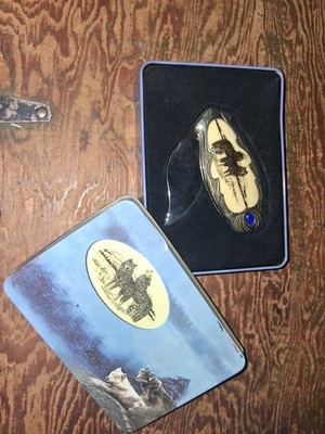 Collectors Folding Knife Wolf Display