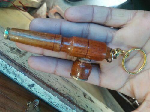 Antique Handmade Cigrate pipe Wooden & Brass Cigrate pipe Key chain Lot of 10 - Imagen 2 de 3